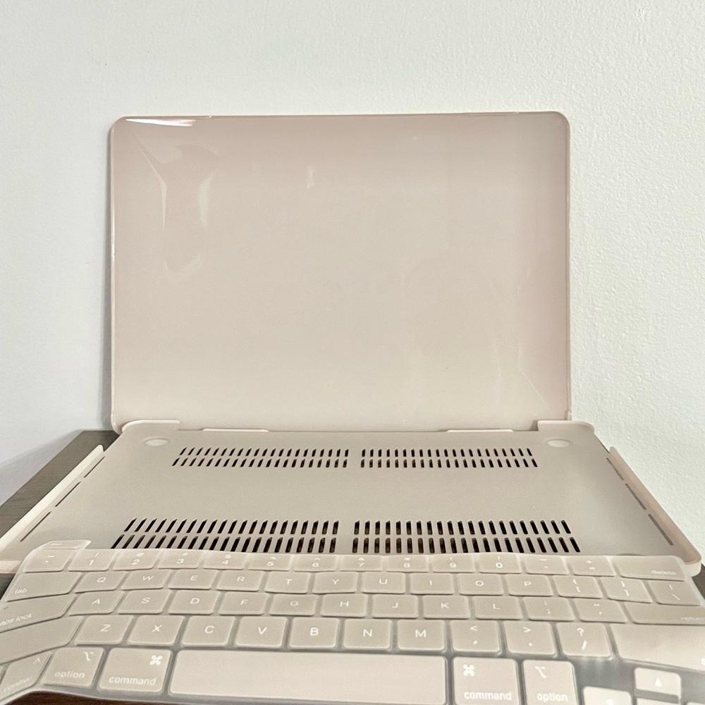 NWOT Unused Light Pink Blush Hardcase Laptop Cover w Keyboard Cover 12x8.5 In